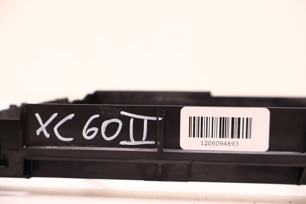 фото №7, Volvo xc60 ii рамка радіатора 32324070