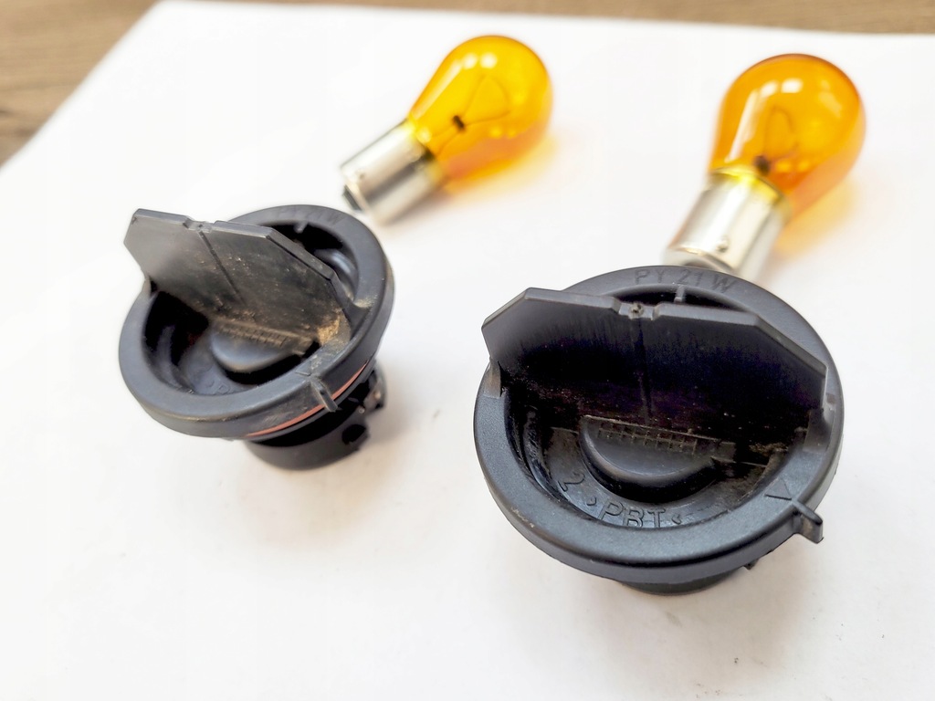 фото №10, Вкладиш цоколь лампочка поворотник перед volvo c30 s40 ii c70 v50 04-12