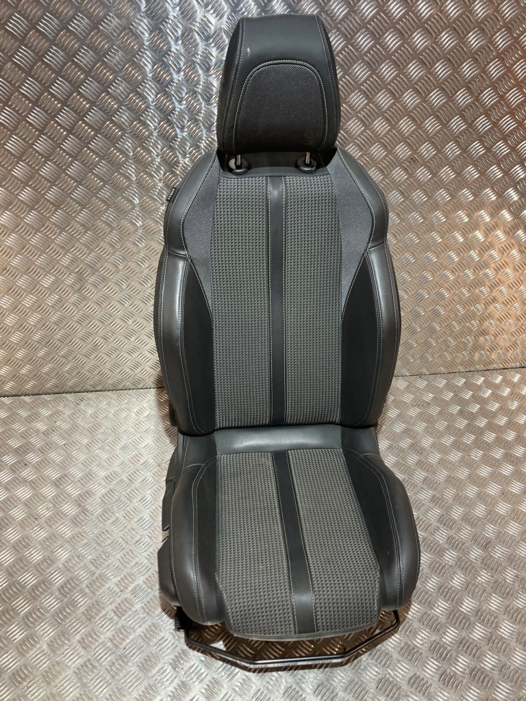 Купити Сидіння правий перед напівшкіра peugeot 208 ii 19-