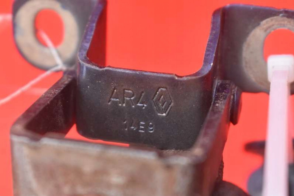 фото №8, Петля петли крышки 844002579r dacia logan mcv 2 ii 17-20