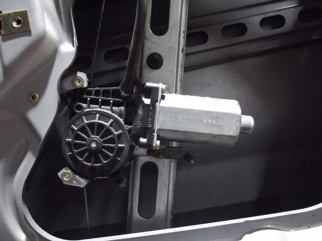 Купить Mercedes w168 1.4b 99' механизм левый перед