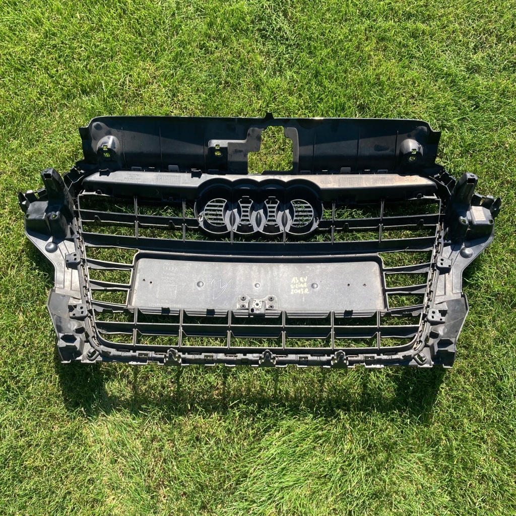 Audi a3 8v 2012- решётка радиатора решётка радиатора бампера перед s-line 8v3853037 / 8v3853651 Недорого