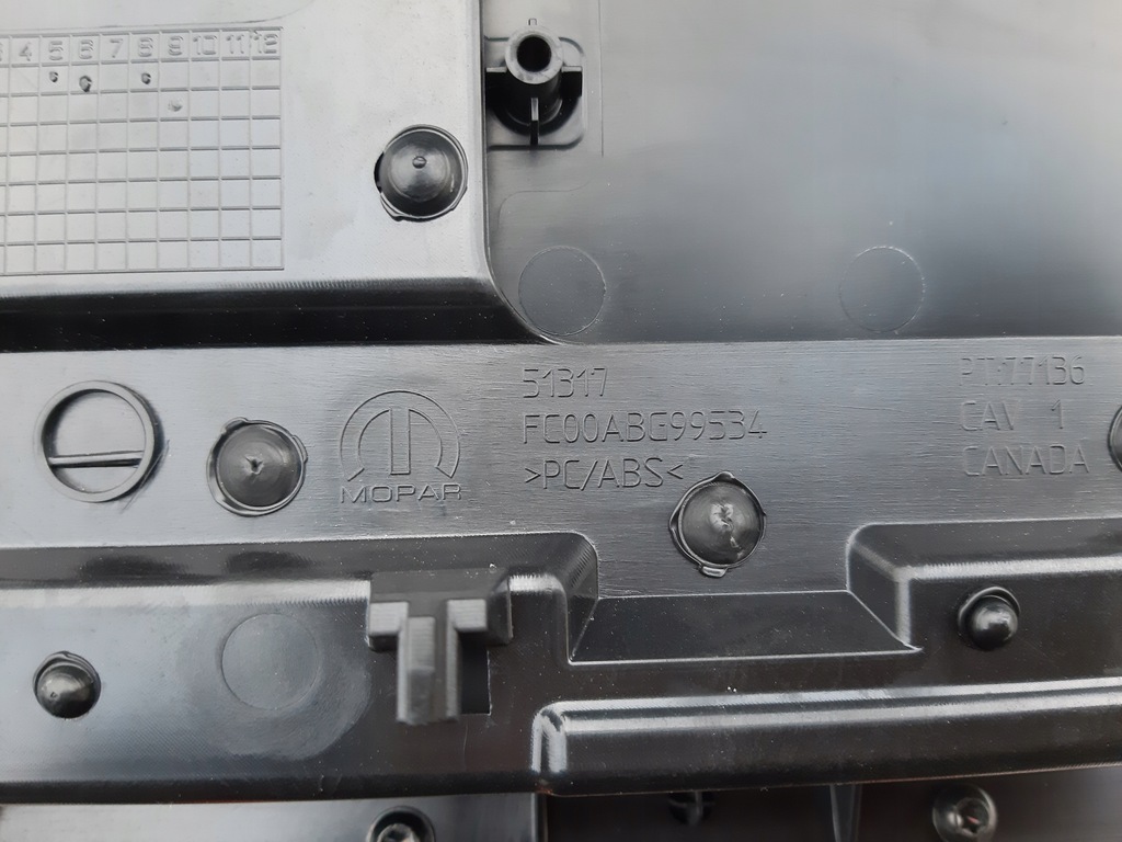 фото №8, Dodge ram trx 2021 консоль середня бардачок 77147c01