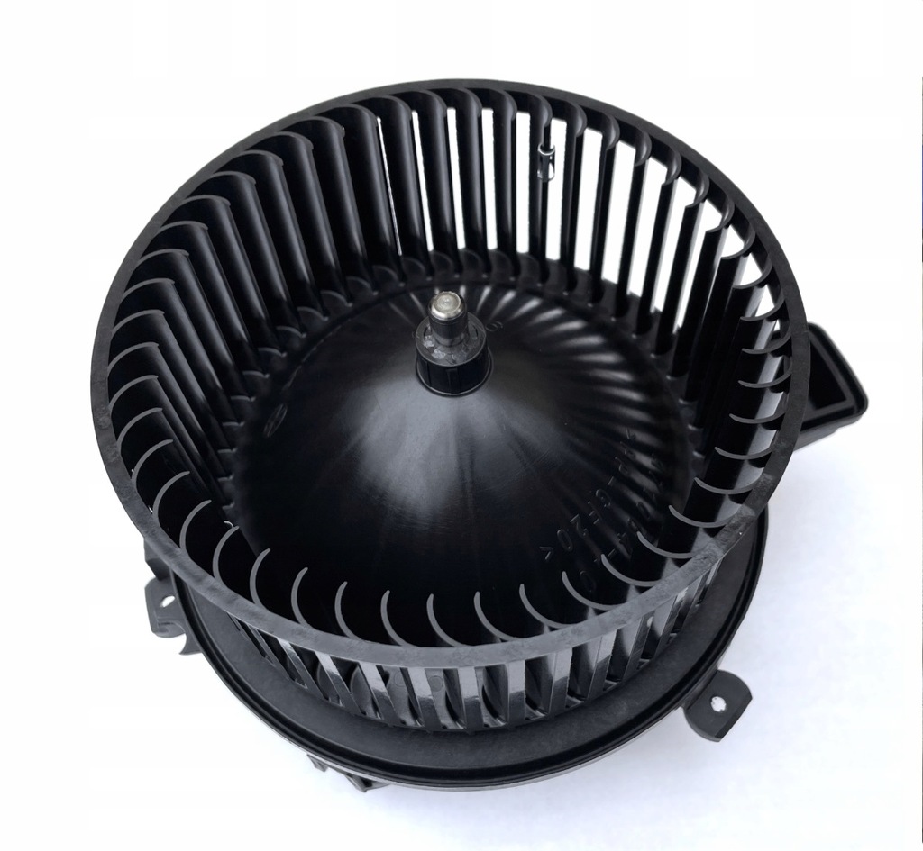 фото №1, Audi a4 b9 a5 b9 a6 c8 q7 вентилятор салону