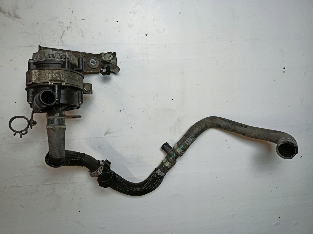 фото №1, Maserati ghibli 14+ 3.0 b насос wody жидкость помпа