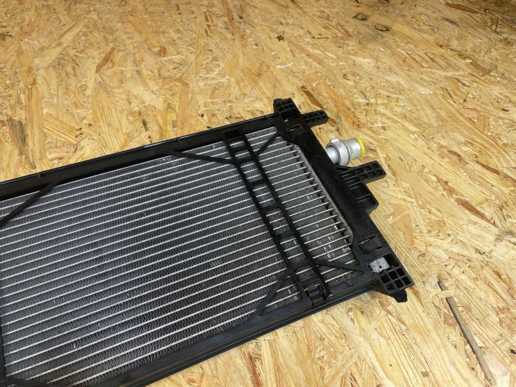 Дополнительная радиатор воды tesla model 3 1077082-00-c 2017- Оригинал