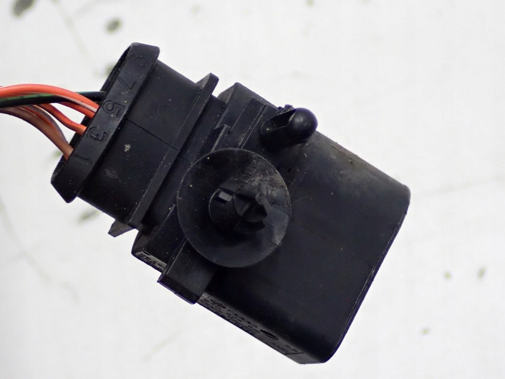 Комплект радіатор води кондиціонера вентилятор ремінь vw passat b8 1.6 tdi 88kw Недорого