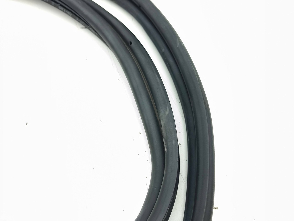 фото №10, Porsche 911 996 2001 прокладка кришки багажника