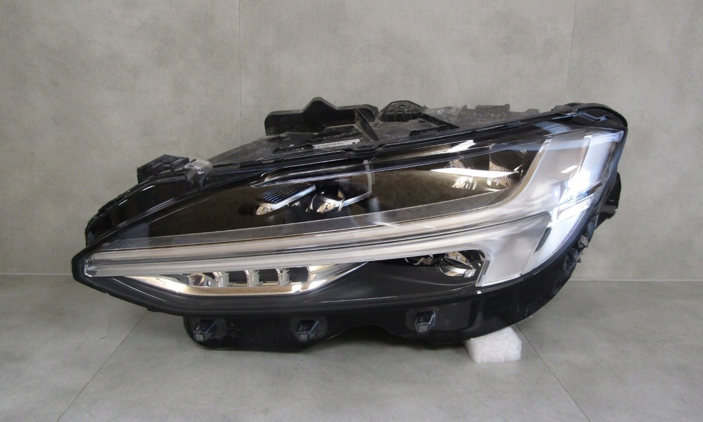 фото №1, Лампа перед volvo s90 v90 led mid 16- lh левая 31655935