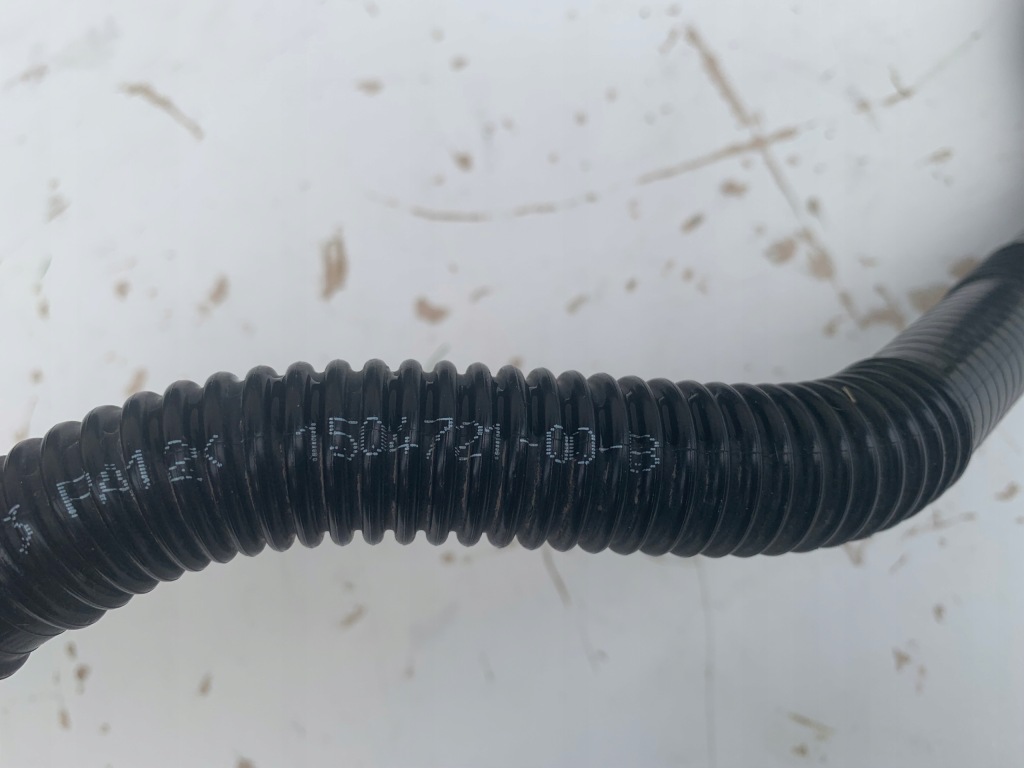 Tesla model y 3 рестайлинг  шланг пабтрубок  радиатора трубка воды 1504721-00-b оригинал с Разборки