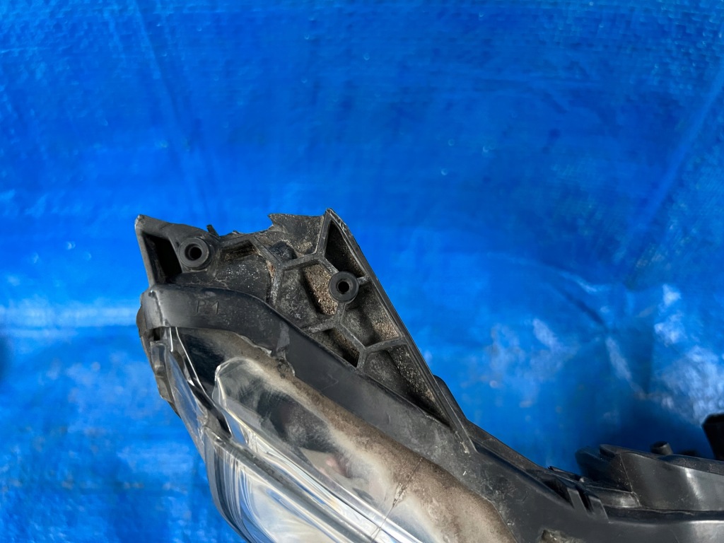 фото №5, Peugeot 208 13- правая лампа передняя