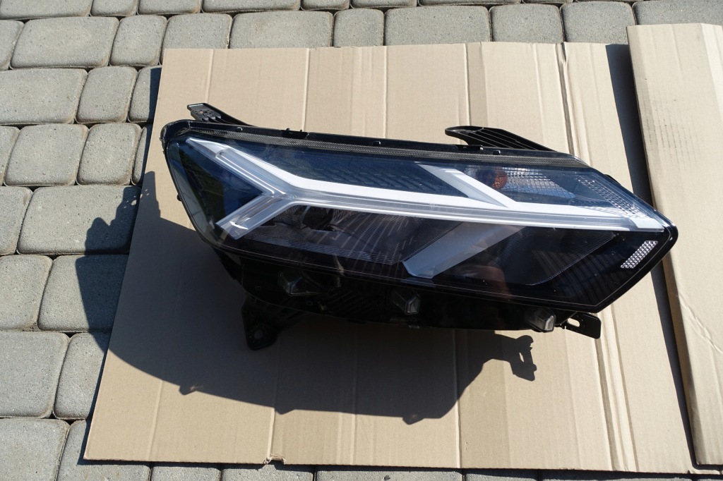 фото №1, Dacia sandero iii stepway лампа передня права led 260107920r