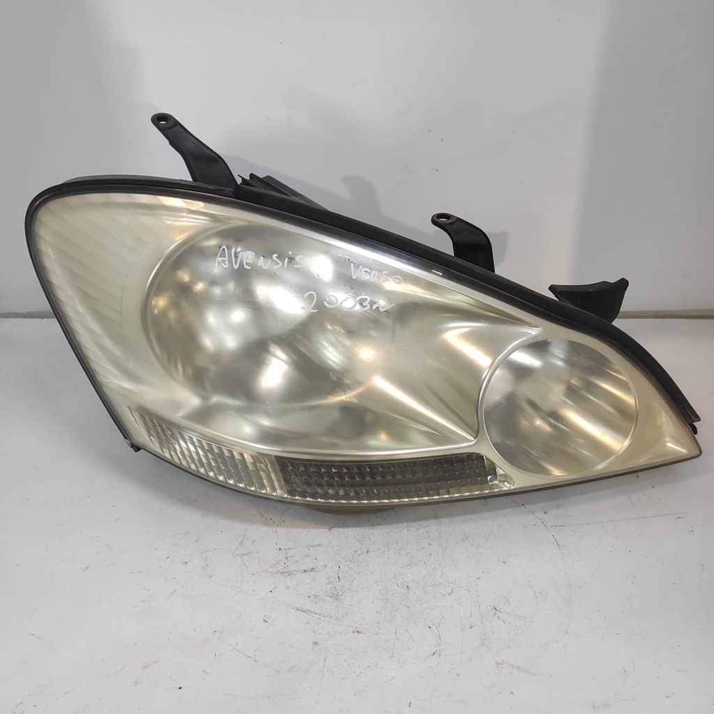 фото №1, Лампа права передня перед toyota avensis verso 2003 31f