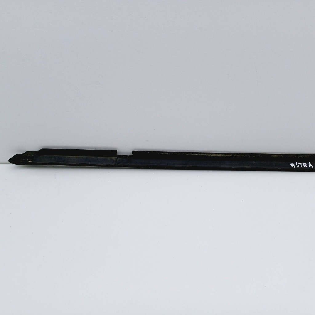 Молдинг уплотнитель правый перед opel astra f nr317 Доставка