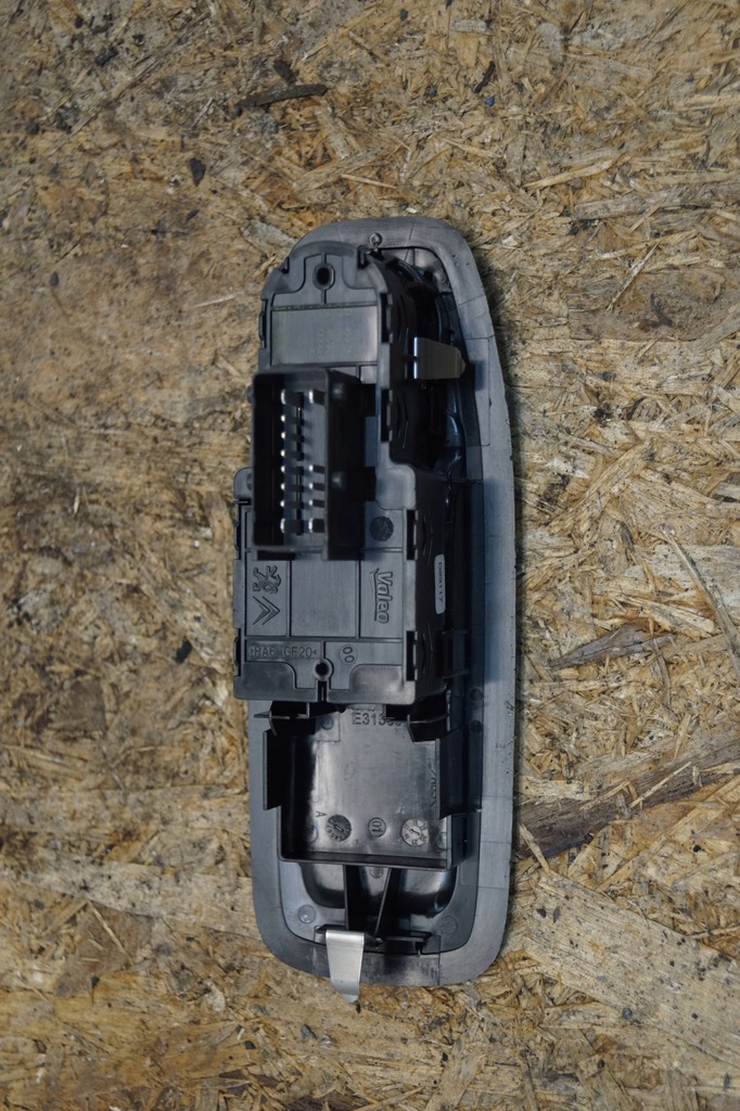фото №6, Панель перемикач вікон peugeot 2008 i 96751120zd