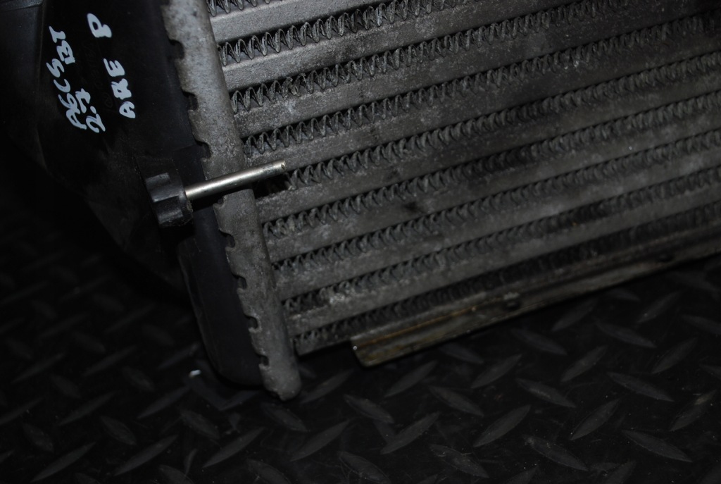 Интеркулер правый audi a6 c5 2.7 bt 078145806k Киев