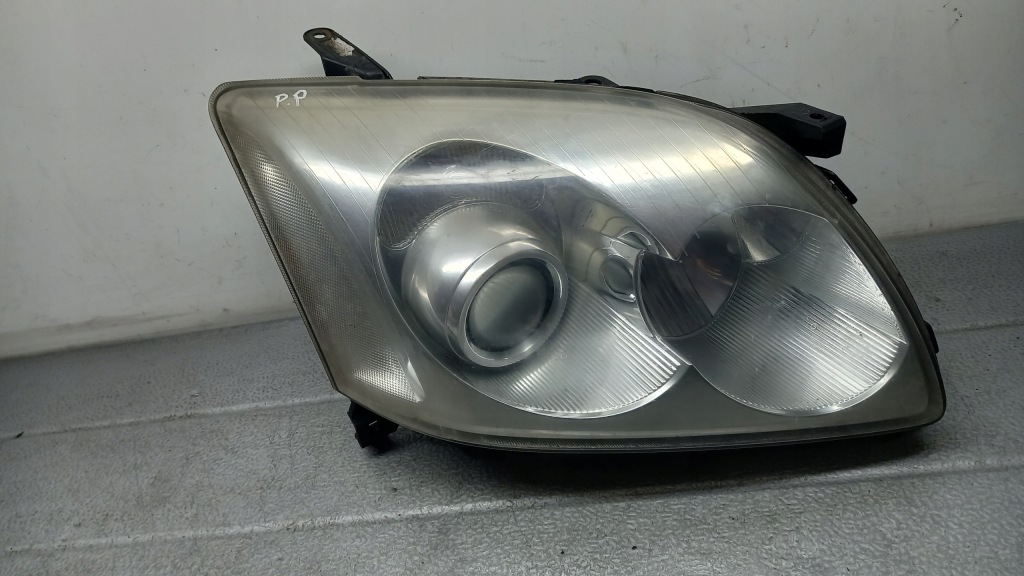 фото №1, Фара правий toyota avensis t25 04r kombi