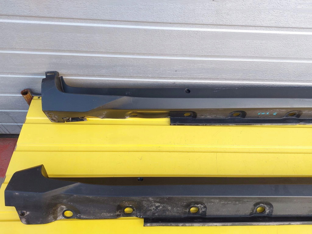 фото №2, Toyota cht ch-r молдинг порог правая 20r