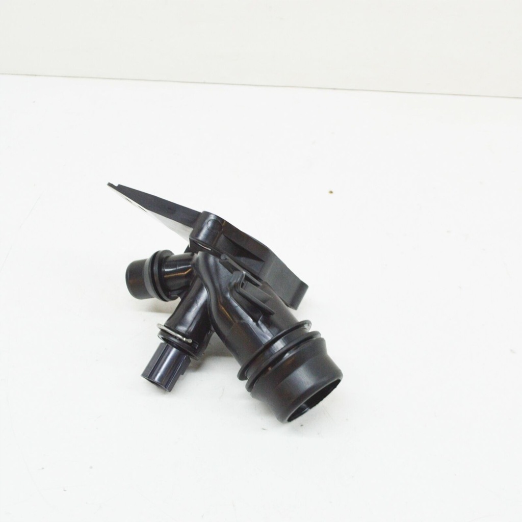 фото №6, Корпус термостата volvo xc60 mk1 оригинальный 30751954