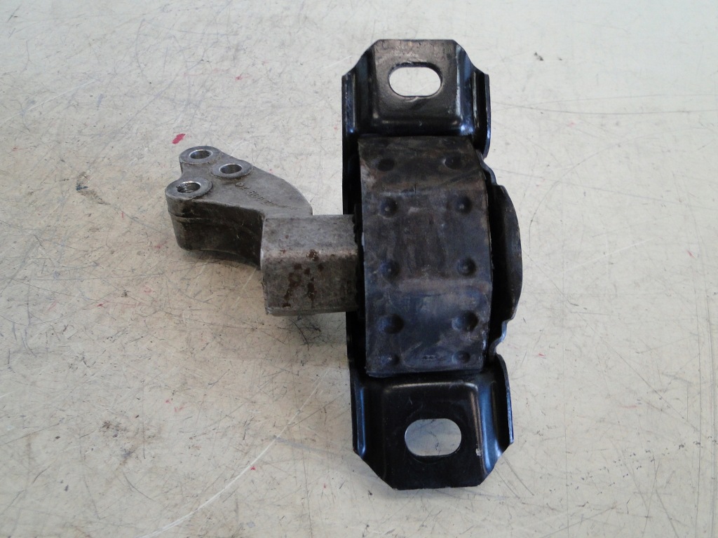 Smart fortwo 0.8cdi кронштейн подушка двигуна Доставка