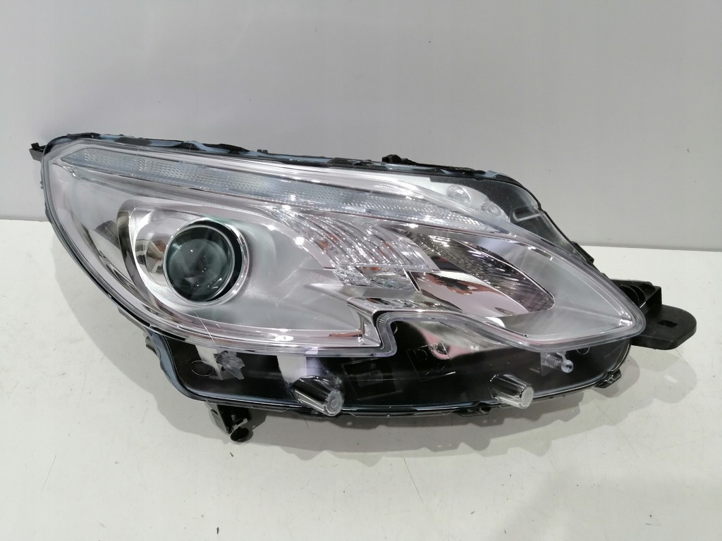 фото №1, Лампа правая передняя перед peugeot 2008 i nowa оригинал hal 5980