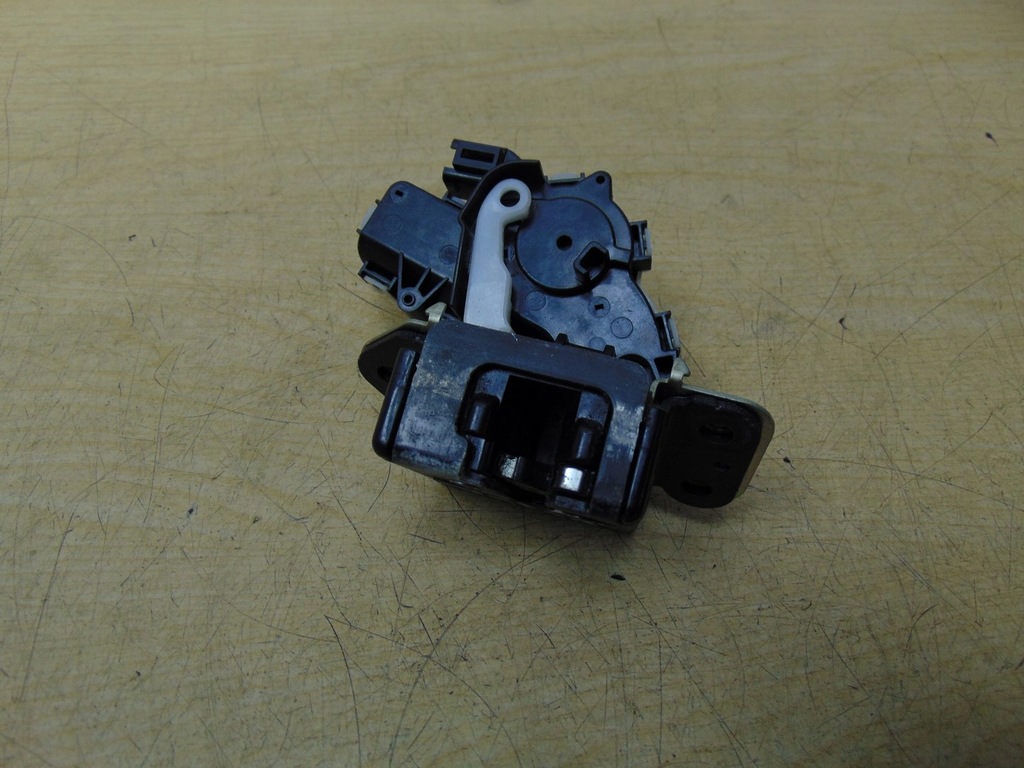 фото №8, Замок крышки багажника mazda 5 ii cw 2010-