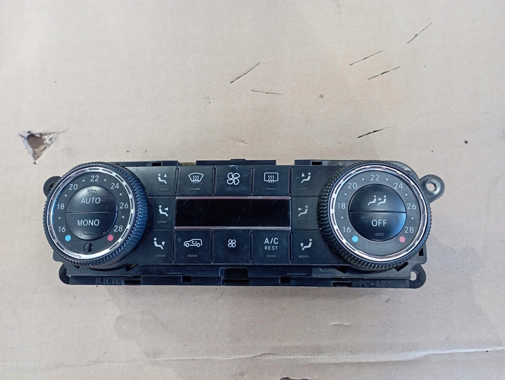 фото №1, Mercedes r klasa w251 панель обдув кондиционера a2518208189