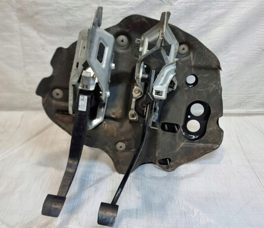 Підсилювач гальм opel zafira b 1.9 cdti 13142362 педалі 13192503 24463406 Зі Шроту