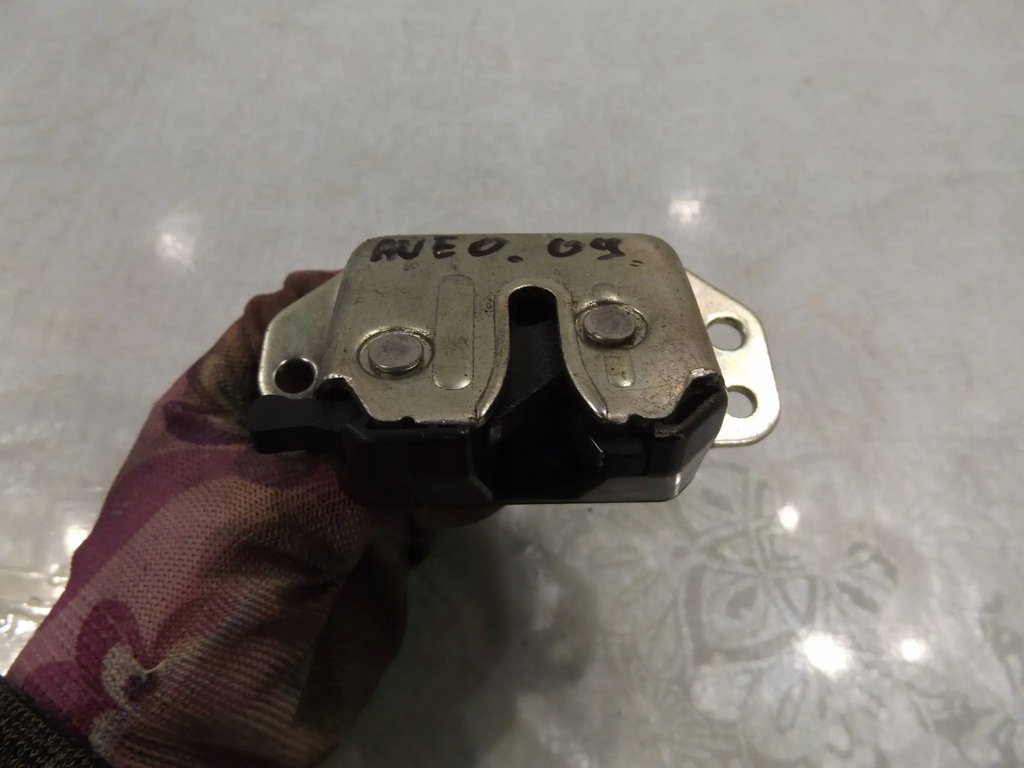 фото №2, Aveo t250 замок крышки