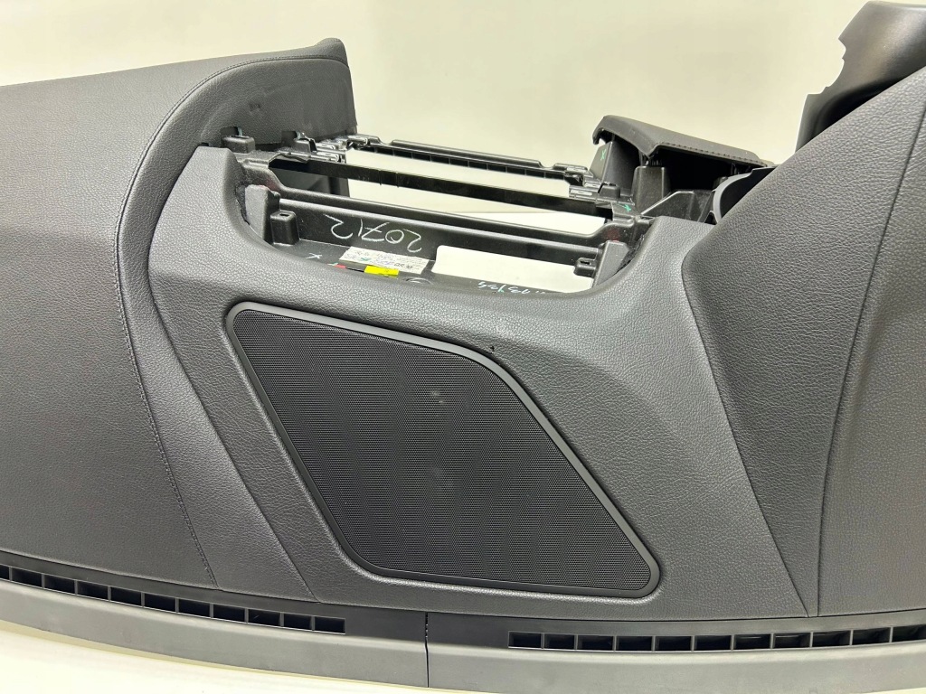 Приборная панель приборная черная кожа schwarz softskin bmw 6 f06 f12 f13 9229953 Недорого