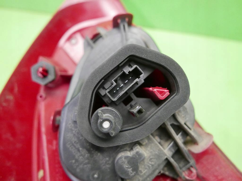 фото №10, Лампа права задня задня peugeot 208 i phi hb 12-15