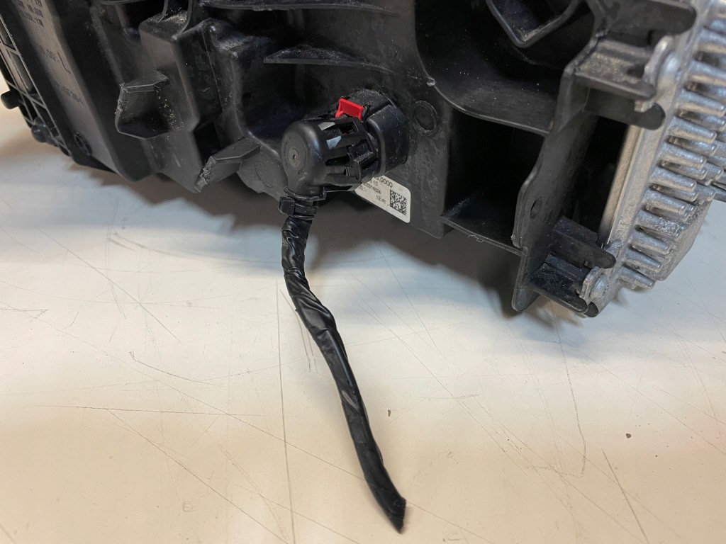 Лампа перед левая адаптивный led с doświetlaniem + штекер bmw 2 u06 21r eu Киев