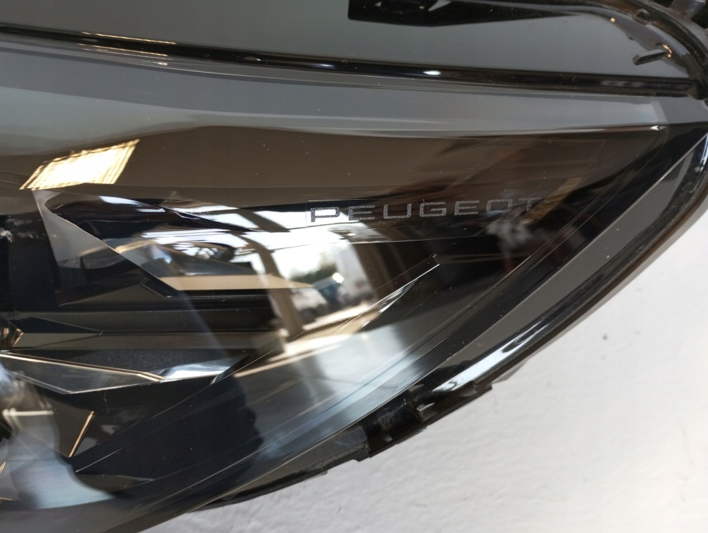 Фара фонари full led рестайлинг  peugeot 2008 2 9850598580 9850597780 с Разборки