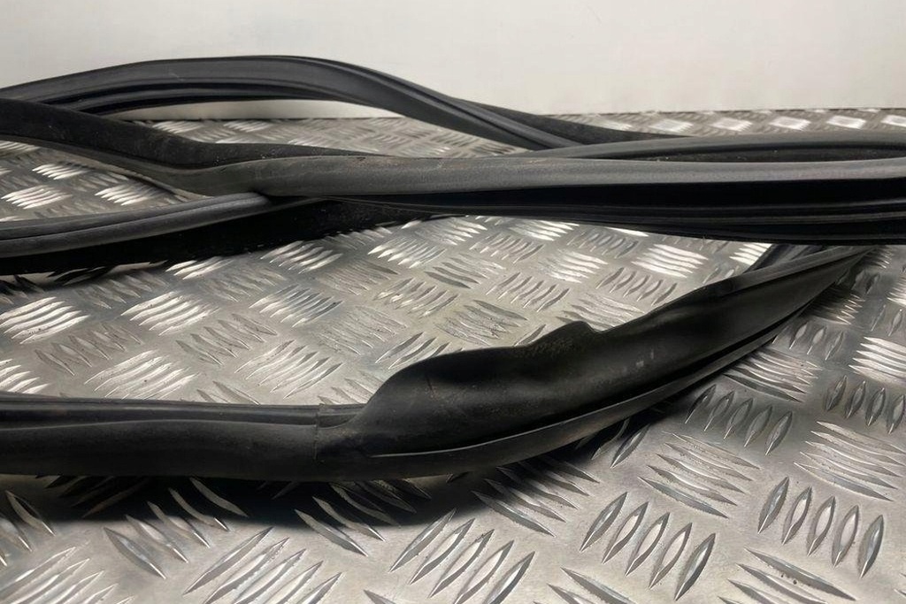 фото №10, Прокладка передних левых дверь bmw 4 coupe f32, f82 7279741 2.0l