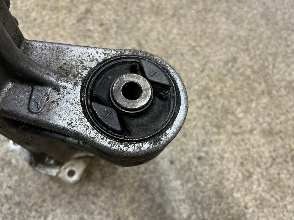 фото №9, Приводной вал внутренняя вал мост перед подшипник кронштейн tl43 grand vitara 2 ii