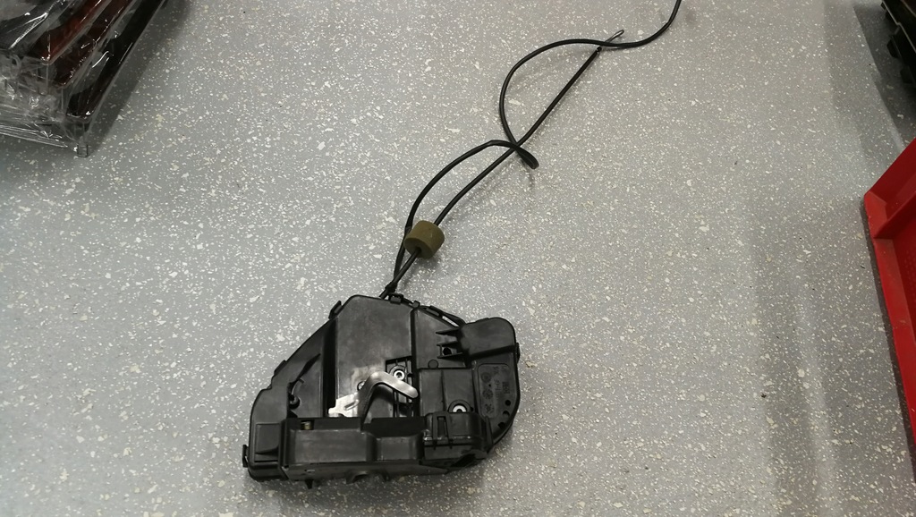 фото №1, Mercedes w211 замок двері правий задня 2117300635