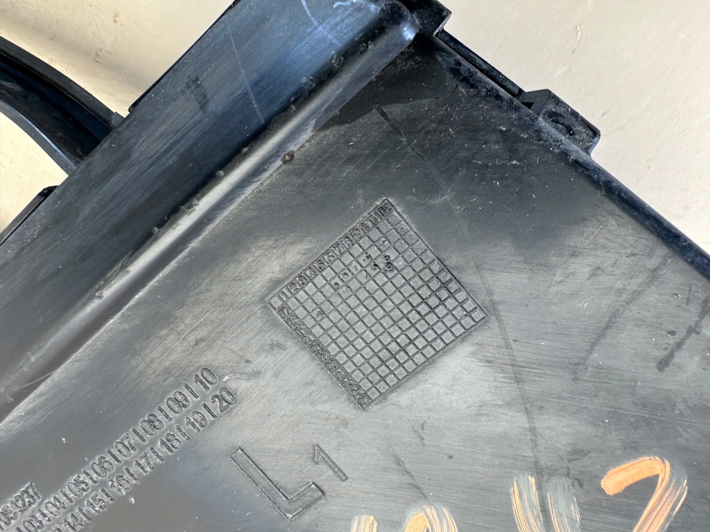 Купить Bmw x1 f48 15-22r решётка средняя бампера перед передняя