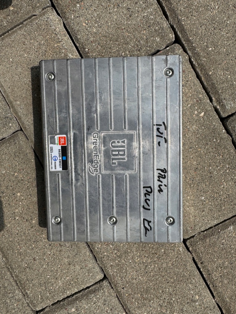 фото №1, Toyota prius plus + усилитель jbl 86280-0w831