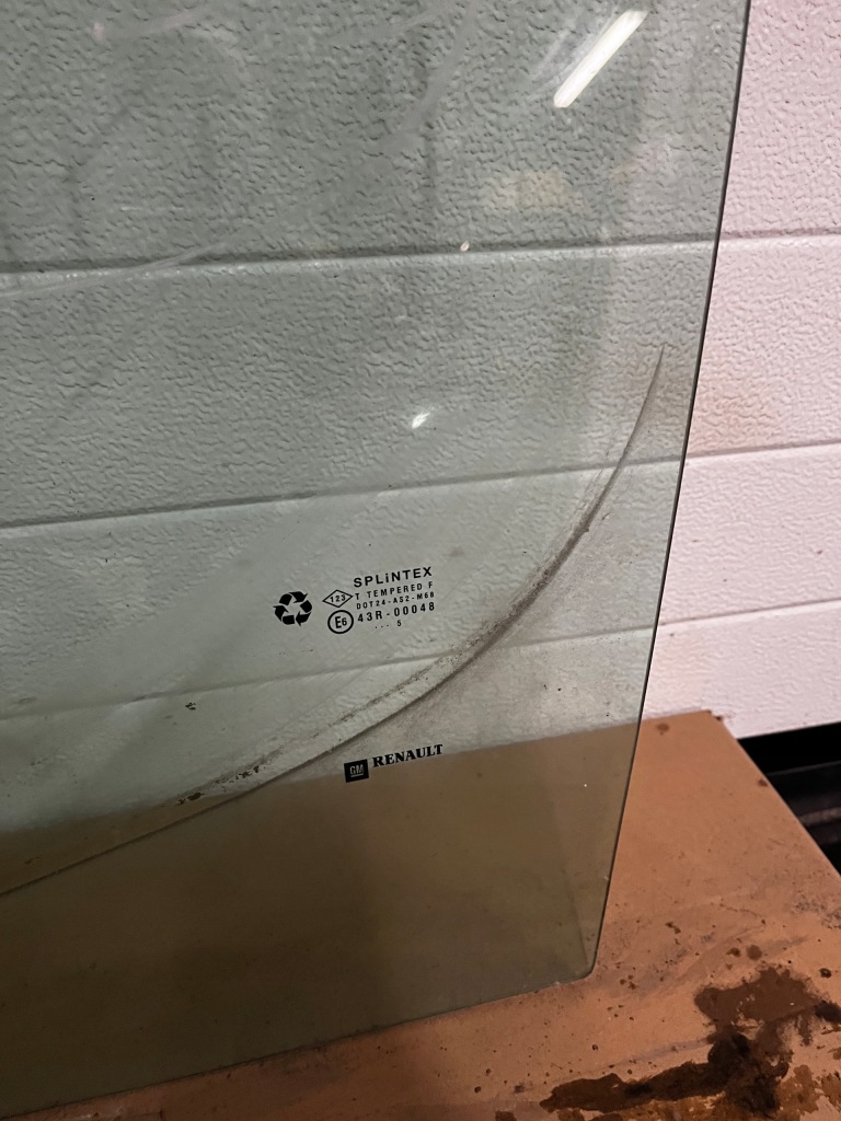 фото №2, Стекло передняя левая renault trafic vivaro 2005