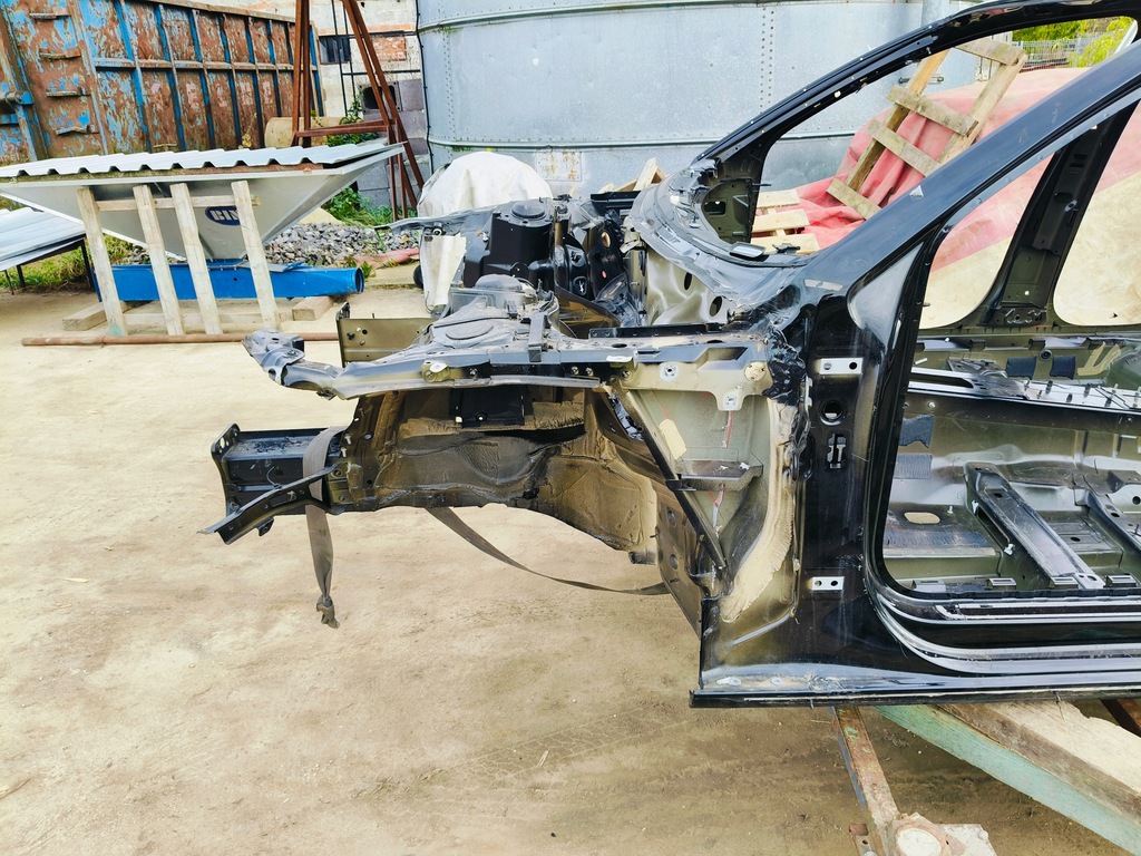 фото №1, Audi a4 b9 2024 r avant lift четверть левая перед цвет: ly9t