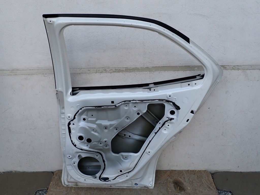 фото №5, Дверь правое задние правый задняя toyota yaris cross mxp 2020- 67003k2010