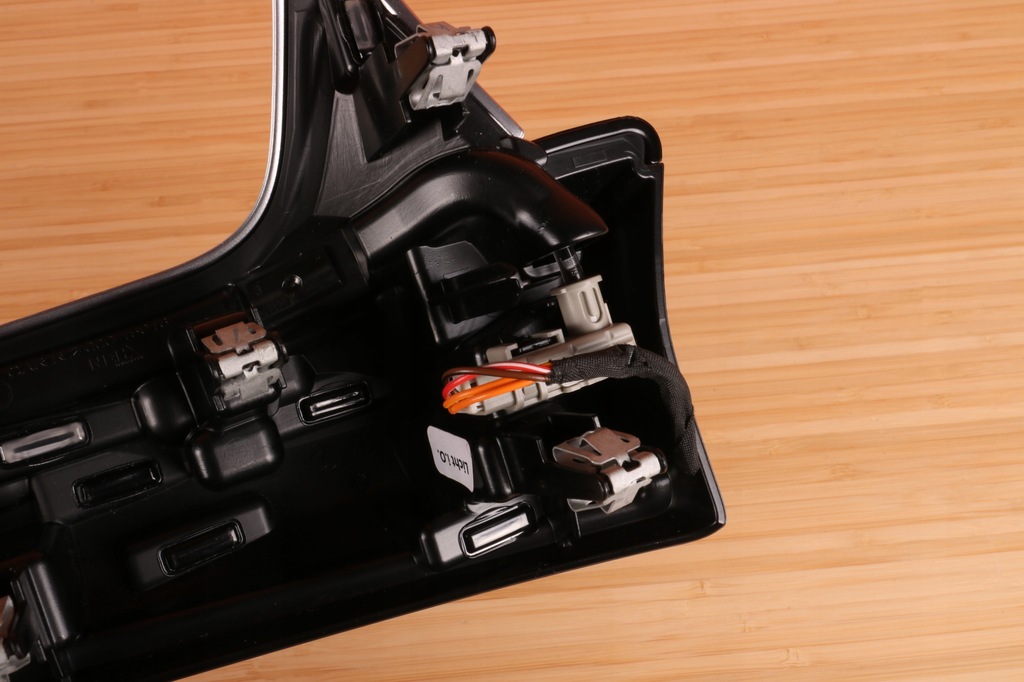 фото №8, Bmw u06 x1 u11 x2 u10 накладки dekor панели консоли piano black anglik 9496128