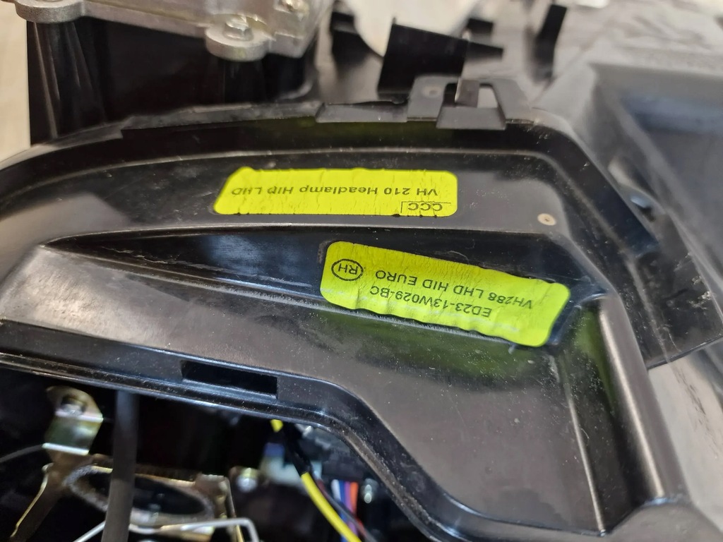 фото №12, Лампа фара правый перед aston martin vantage