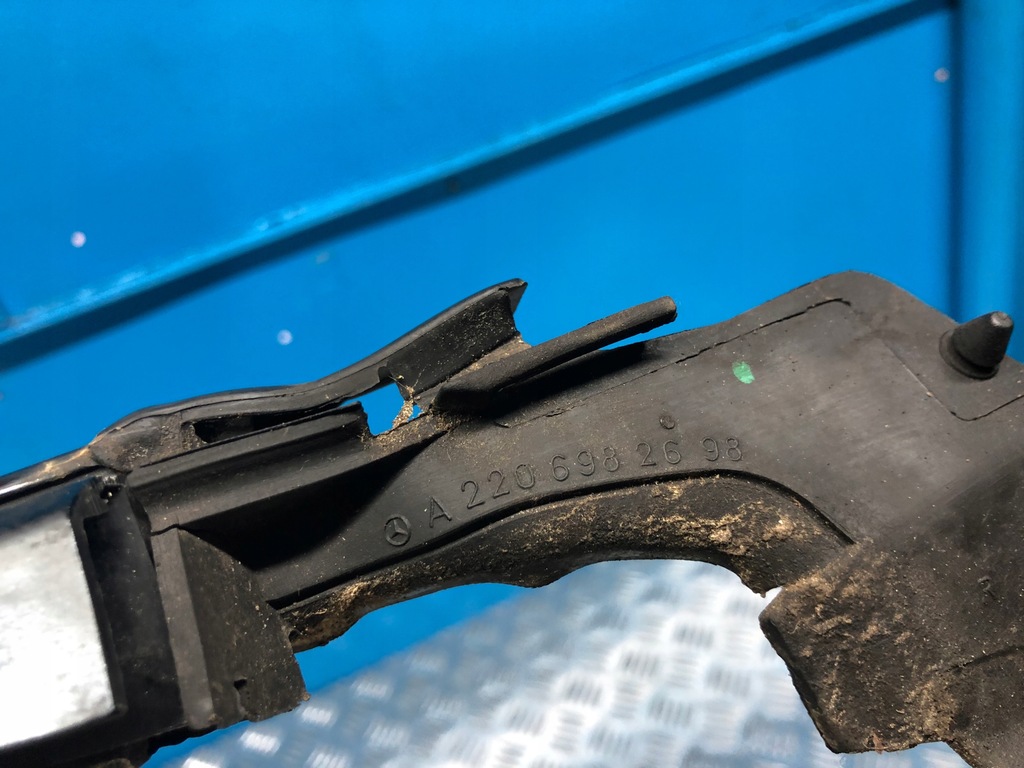 фото №6, Mercedes w220 молдинг правая стекло лобовое