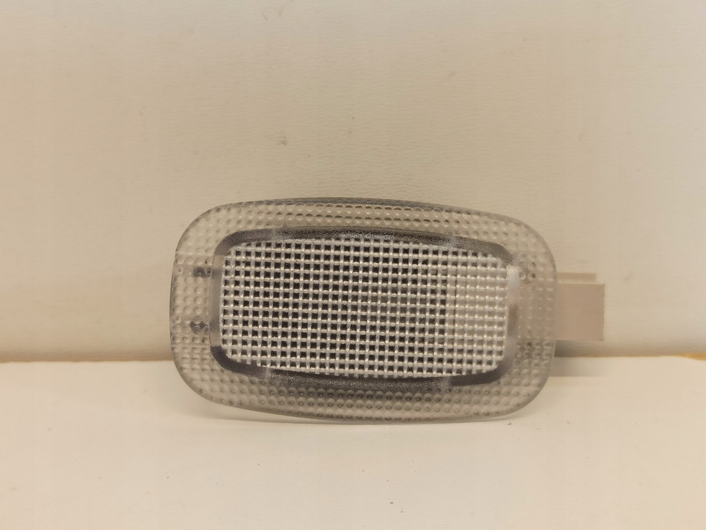 фото №1, Mercedes w205 лампа кабіни a0028202101