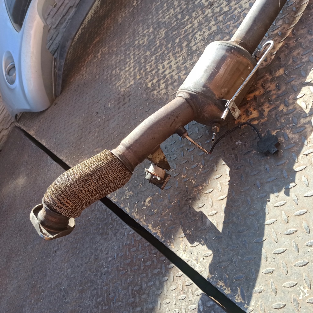 Mercedes w177 amg a35 катализатор гаситель труба комплект  a2464913700 a2474910300 Оригинал