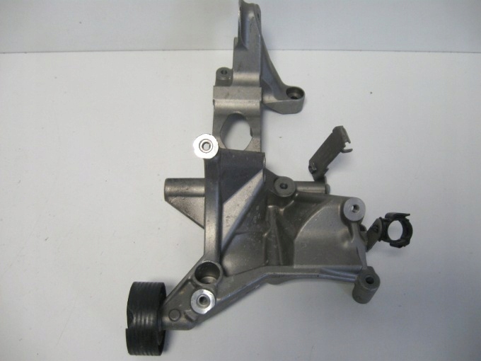 Vw passat b6 3.2 fsi axz кронштейн генератора в Украине