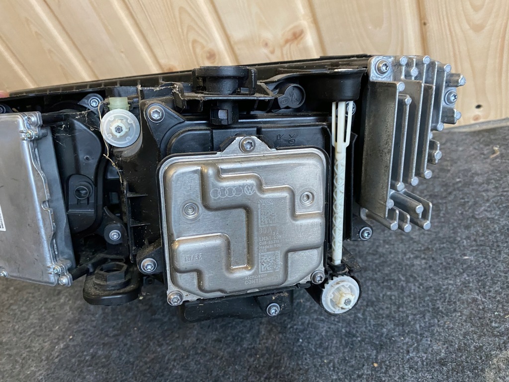 фото №7, Лампа права vw touareg 761 комплектна