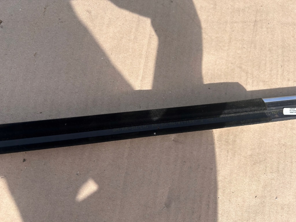 Opel insignia a молдинг уплотнитель левая перед 13228107 оригинал Доставка