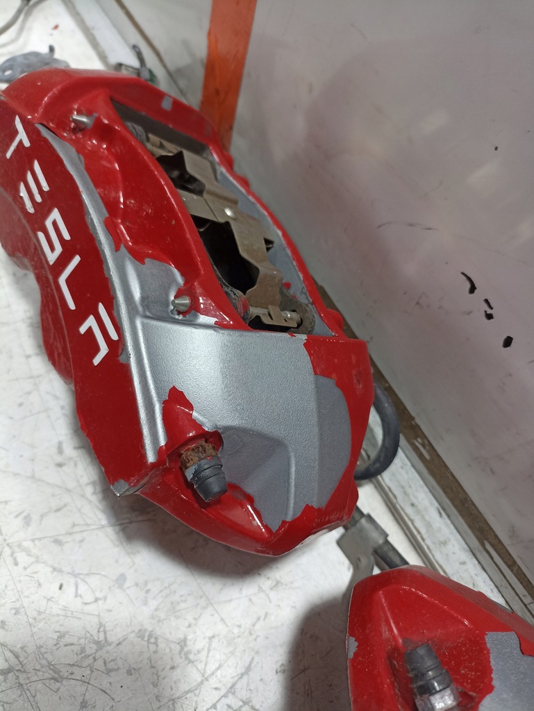 фото №8, Tesla model 3 суппорты тормозные диски тормозные